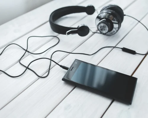 Essential Phone Accessories Every User Should Have in 2025